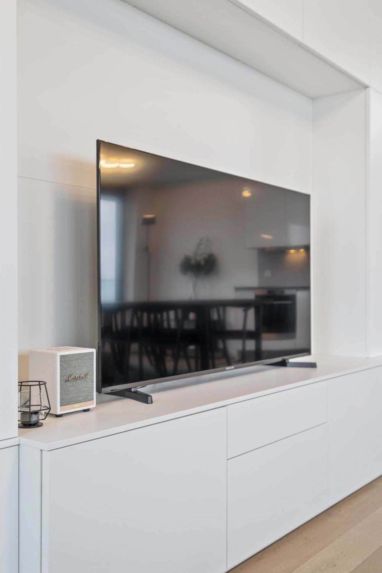 Modern 2BR Apartment with Pool & City Views Luxemburg Exterior foto